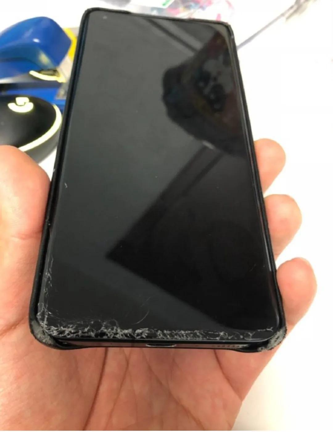 2599的小米8远超苹果4000元以下手机？6年老果粉不吹不黑谈谈体验