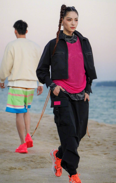 李宁又去走秀了！韦德9代休闲版曝光，烈骏6代来袭，产品很惊艳