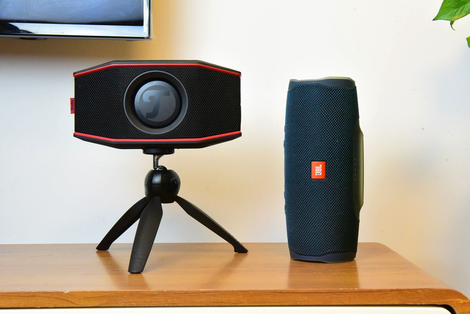 为什么JBL的蓝牙音箱总是让人爱又让人恨，借冲击波4聊聊