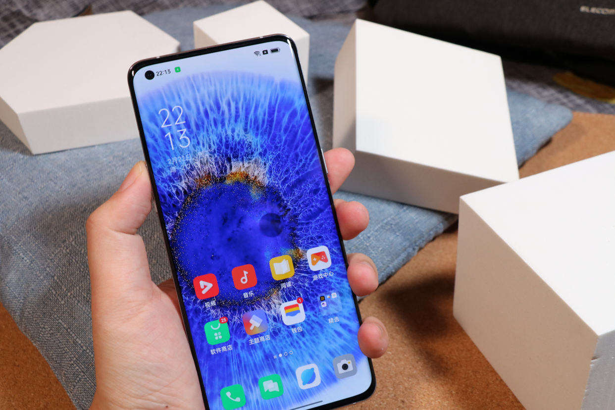 OPPO Find X5 Pro开箱：自研芯片+极致外观，不愧是颜值天花板