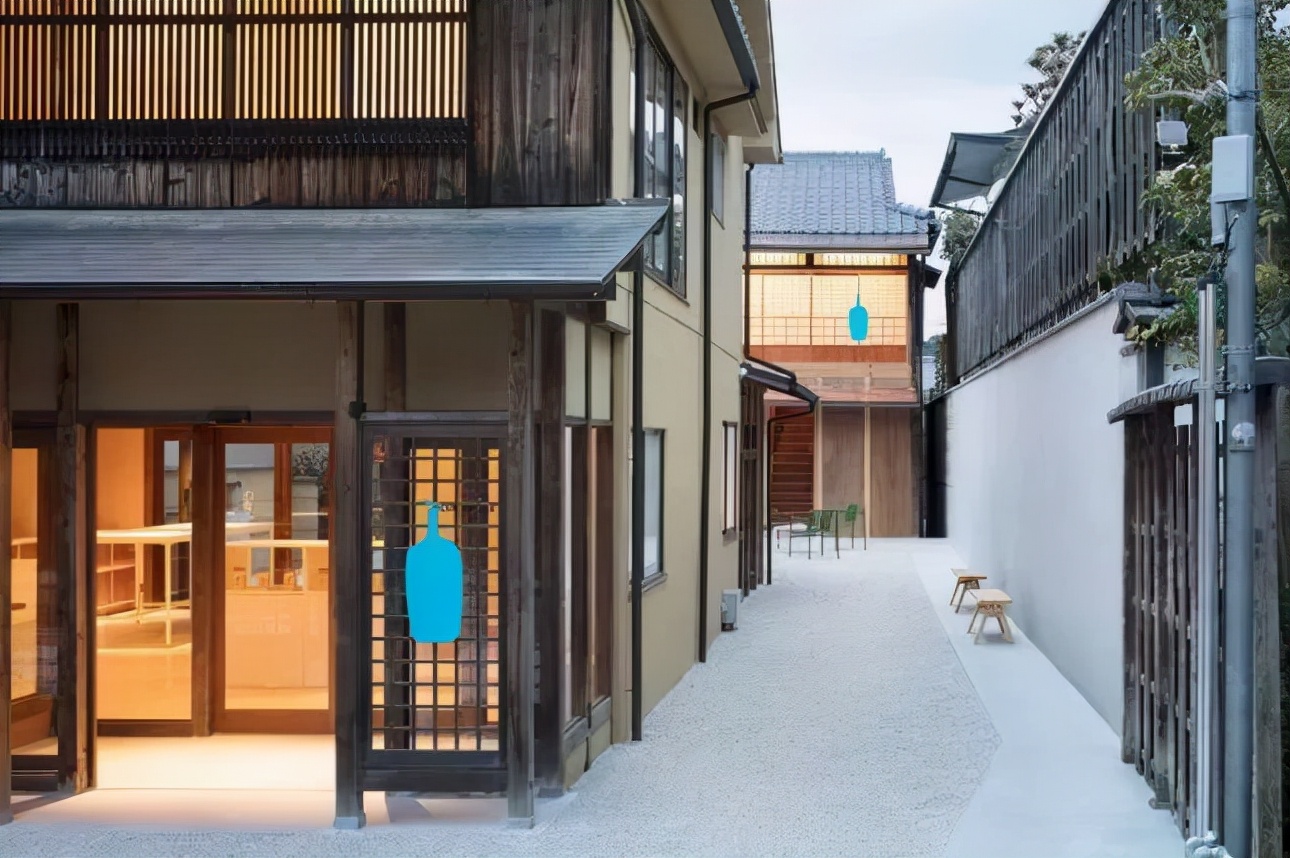 一杯咖啡46元，蓝瓶咖啡“内地首店”排疯了