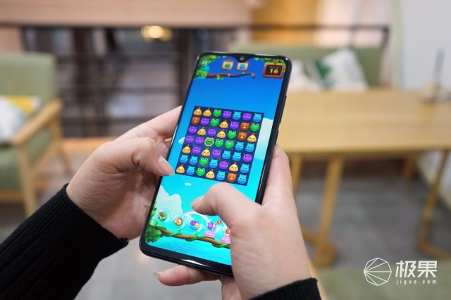 联想Z5s全面屏体验：三摄加持拍照很强，性价比十足！