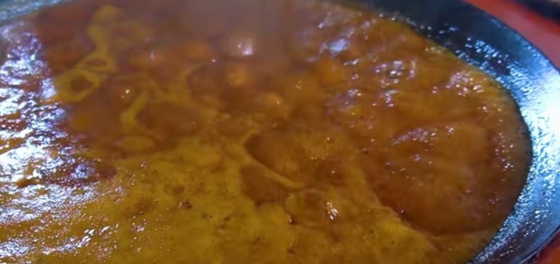 福建大哥卖卤鸡爪，自创品牌，单店日卖200斤，全国200多家加盟店