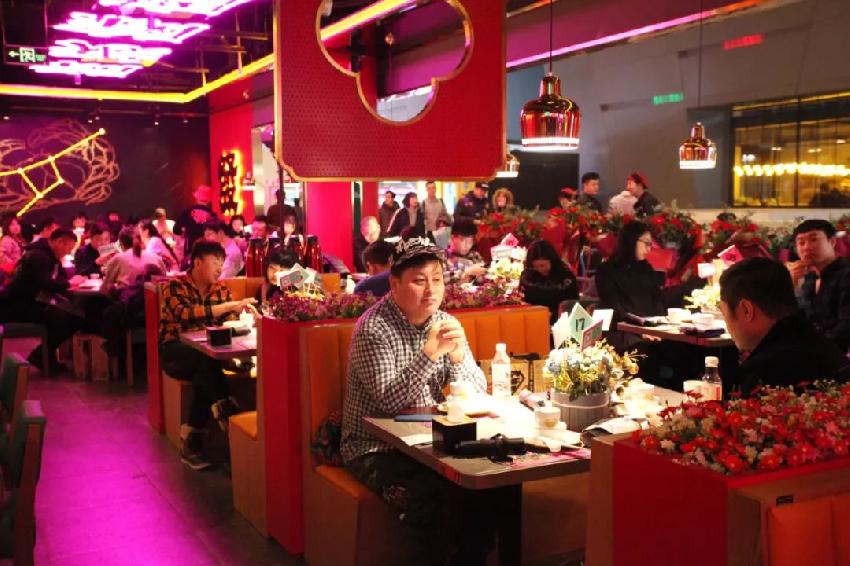 6年开出400多家门店，这个肉蟹煲品牌究竟有啥过人之处？