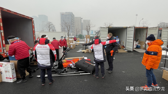 ​一大批冰墩墩到货啦！冬奥物流如何圆梦“一户一墩”？