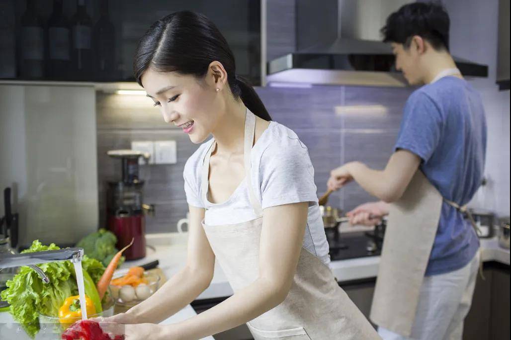 华凌冰箱体验：十字对开门大容量，一次囤满一周食材