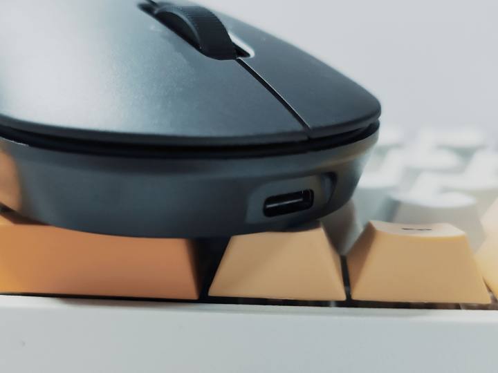 「小米小爱鼠标体验报告」是面向未来的鼠标吗？只能说有点意思