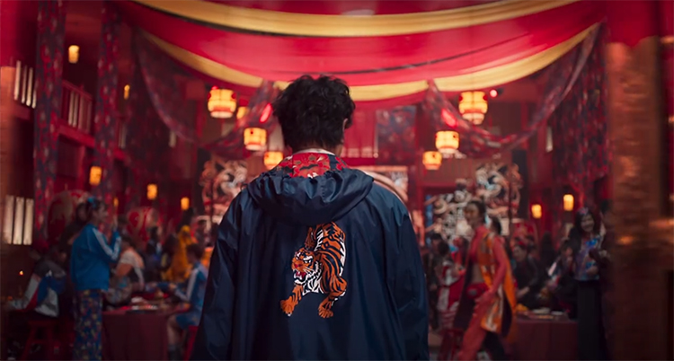 阿迪新春款秒杀我！易烊千玺和彭于晏穿同款，我竟无法评判谁更帅