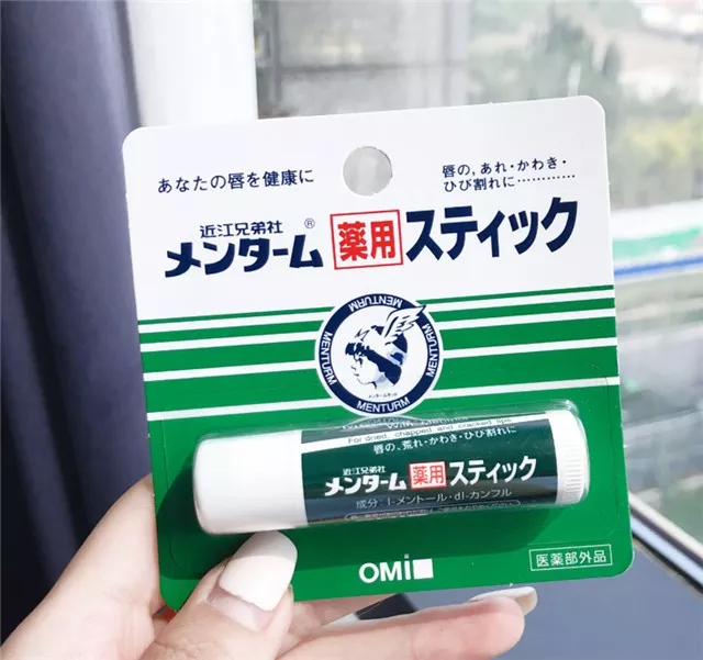 在这个寒冷干燥的冬天唇膏应该怎么选？