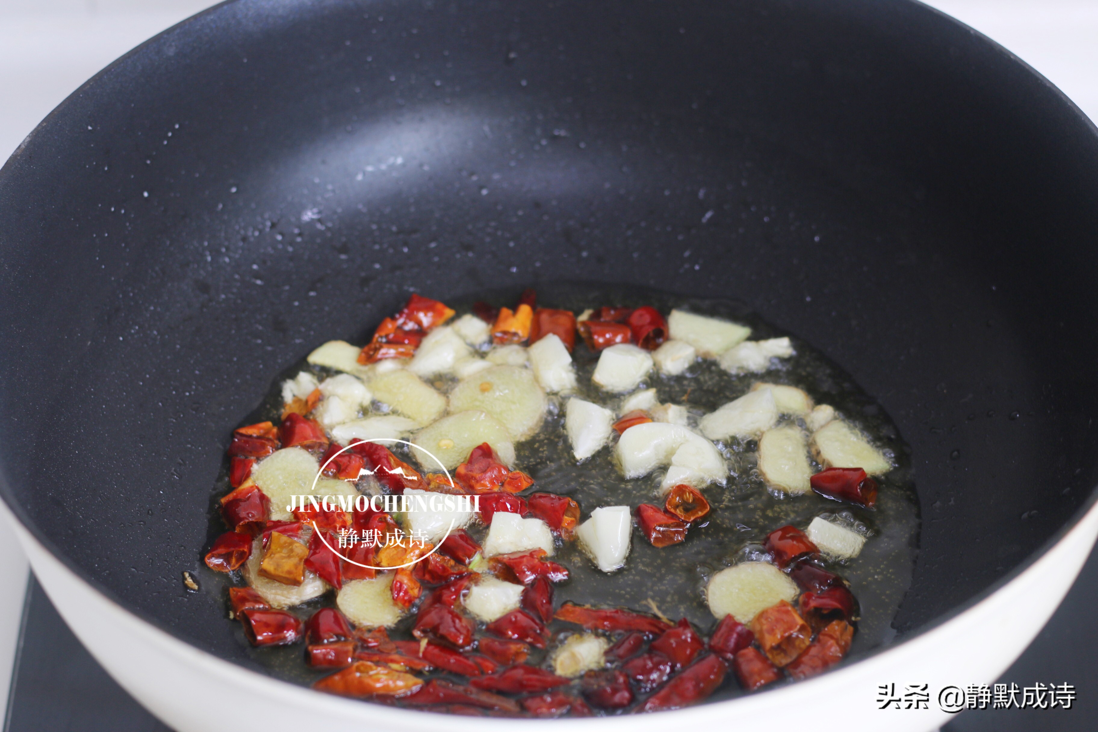 想吃麻辣香锅在家就能做，简单几步，比饭店的好吃，价格只有一半