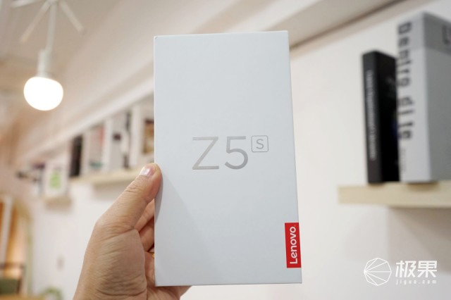 联想Z5s全面屏体验：三摄加持拍照很强，性价比十足！