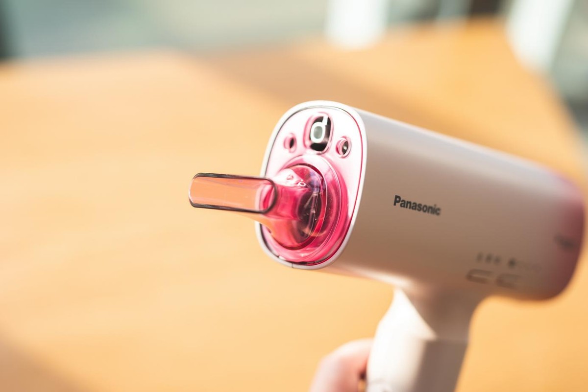 吹风机不就是吹干头发吗？不是！松下纳诺怡吹风机