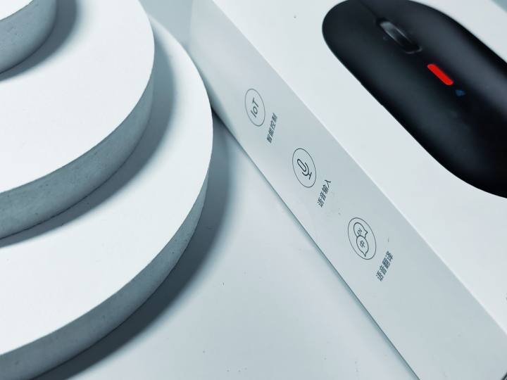 「小米小爱鼠标体验报告」是面向未来的鼠标吗？只能说有点意思