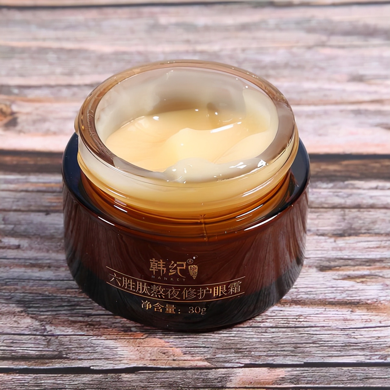 眼霜用得好不显老！4种适合40岁女人的眼霜，好用还不贵