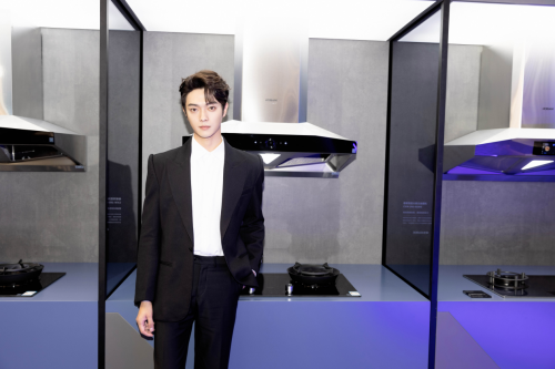 老板电器双腔大吸力油烟机，“冠军”品质引领双腔时代