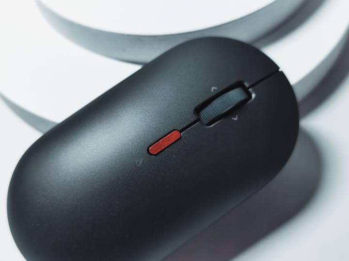 「小米小爱鼠标体验报告」是面向未来的鼠标吗？只能说有点意思