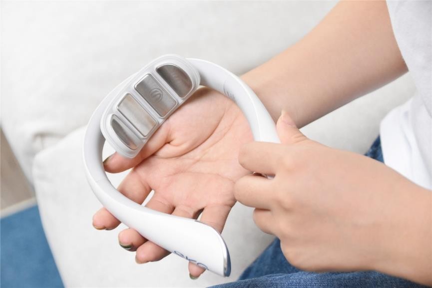 颈部按摩器智商税？斥巨资购入主流四款按摩器，真实体验给你真相