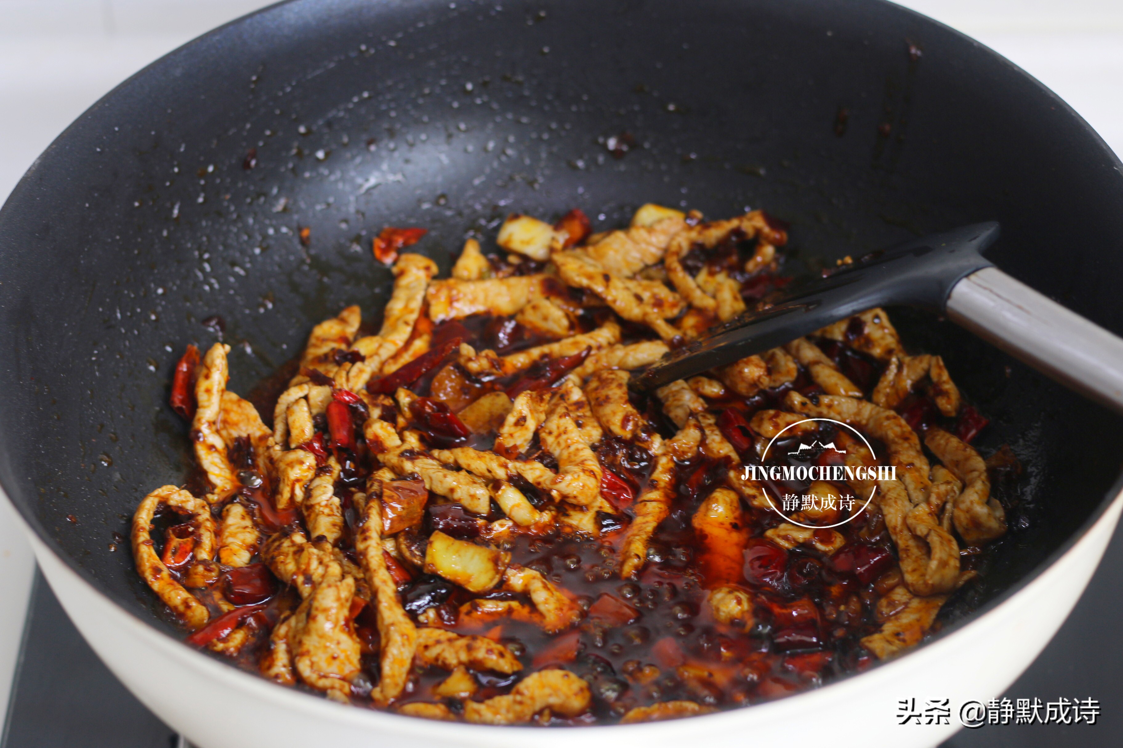 想吃麻辣香锅在家就能做，简单几步，比饭店的好吃，价格只有一半