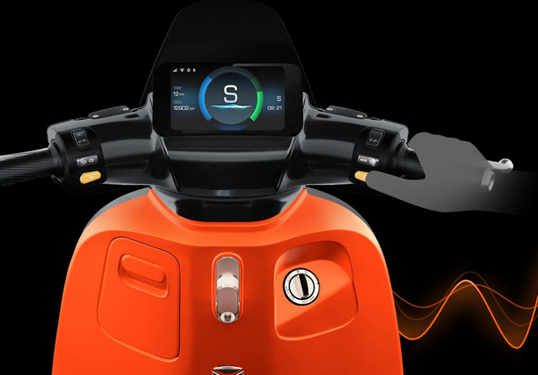 雅迪G100PRO高速电摩评测：搭载2400W轮毂电机，时速可达70km/h