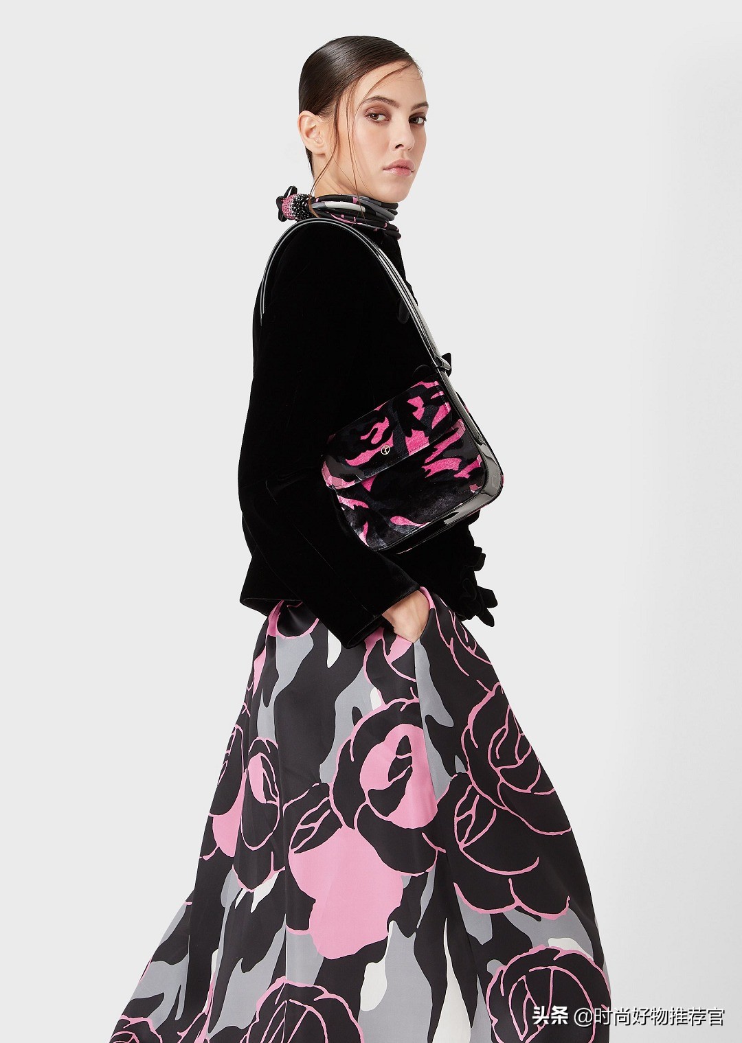 Armani新包 | 浪漫丁香紫、科幻镜面银、黑粉迷彩图案