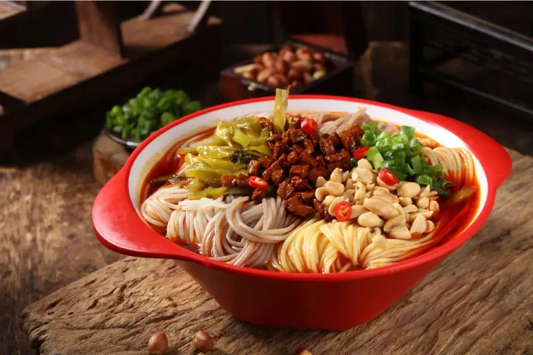 从8平小铺到开店3700+ 这碗米粉日 吸引30万年轻人尝鲜