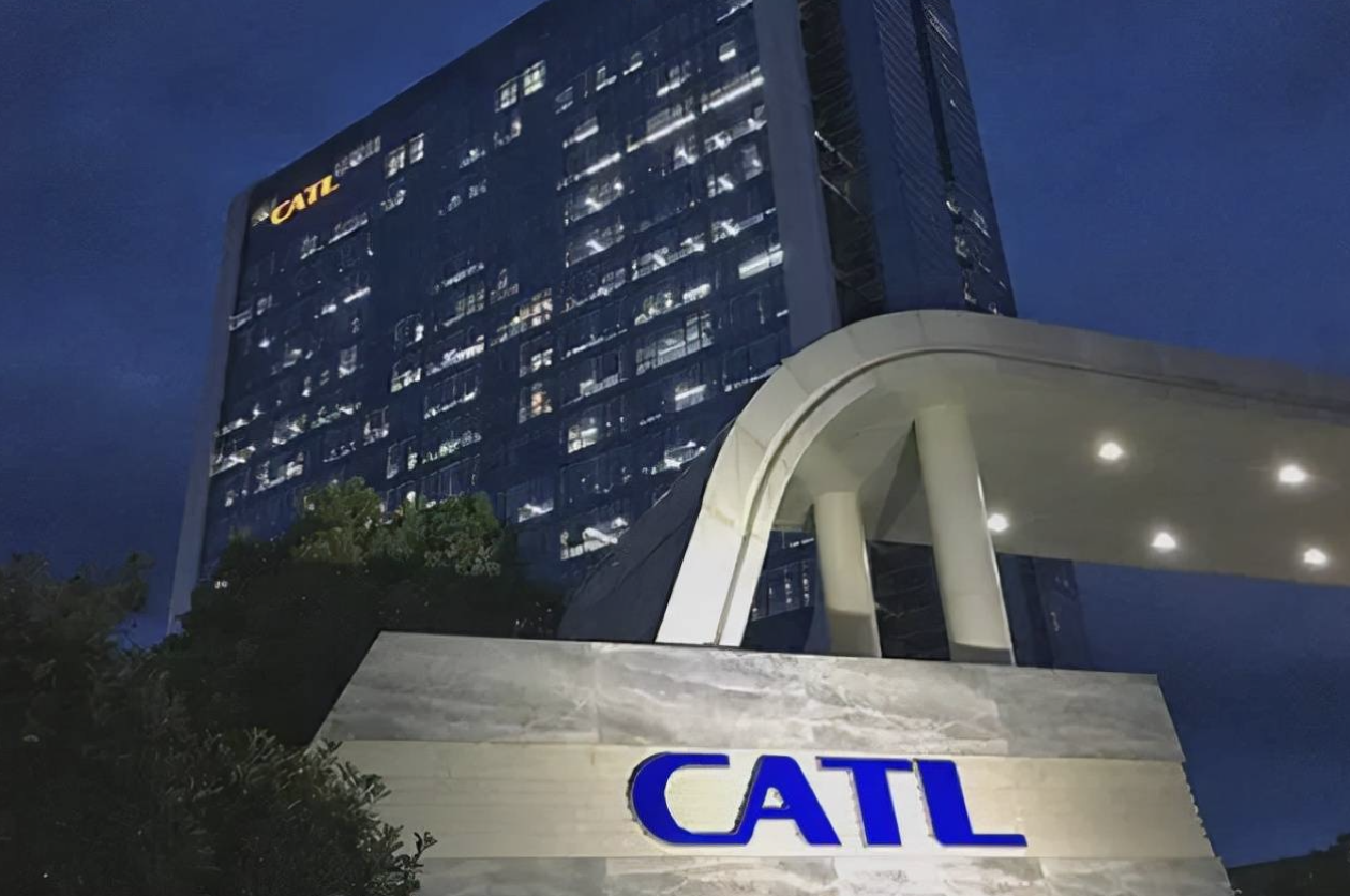 连续大跌，市值蒸发超2500亿，宁德时代到“底”了吗？