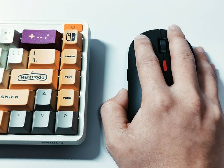 「小米小爱鼠标体验报告」是面向未来的鼠标吗？只能说有点意思