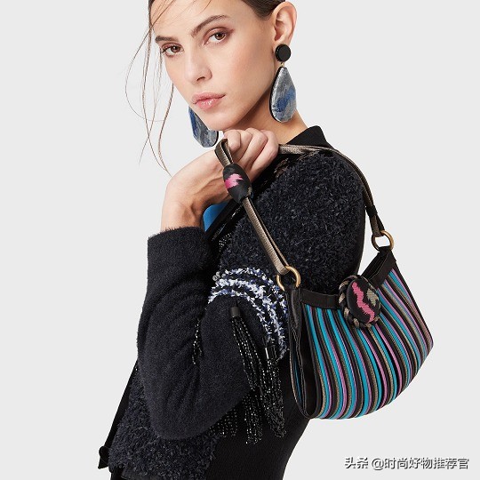 Armani新包 | 浪漫丁香紫、科幻镜面银、黑粉迷彩图案