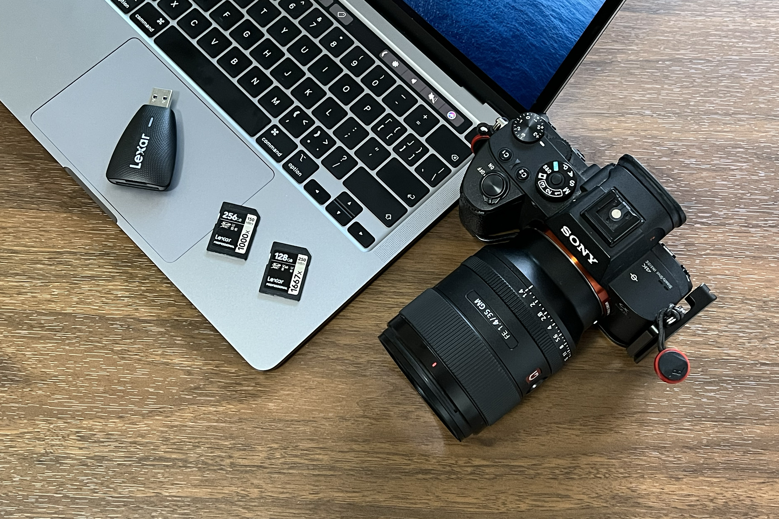 弯道超车？Lexar雷克沙1667X Pro SD卡实测：单反新选择