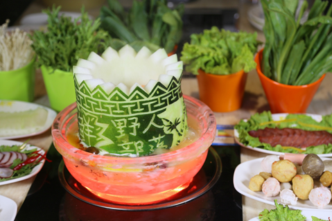 野人部落水晶焖锅见证甜蜜爱情让回忆更美好