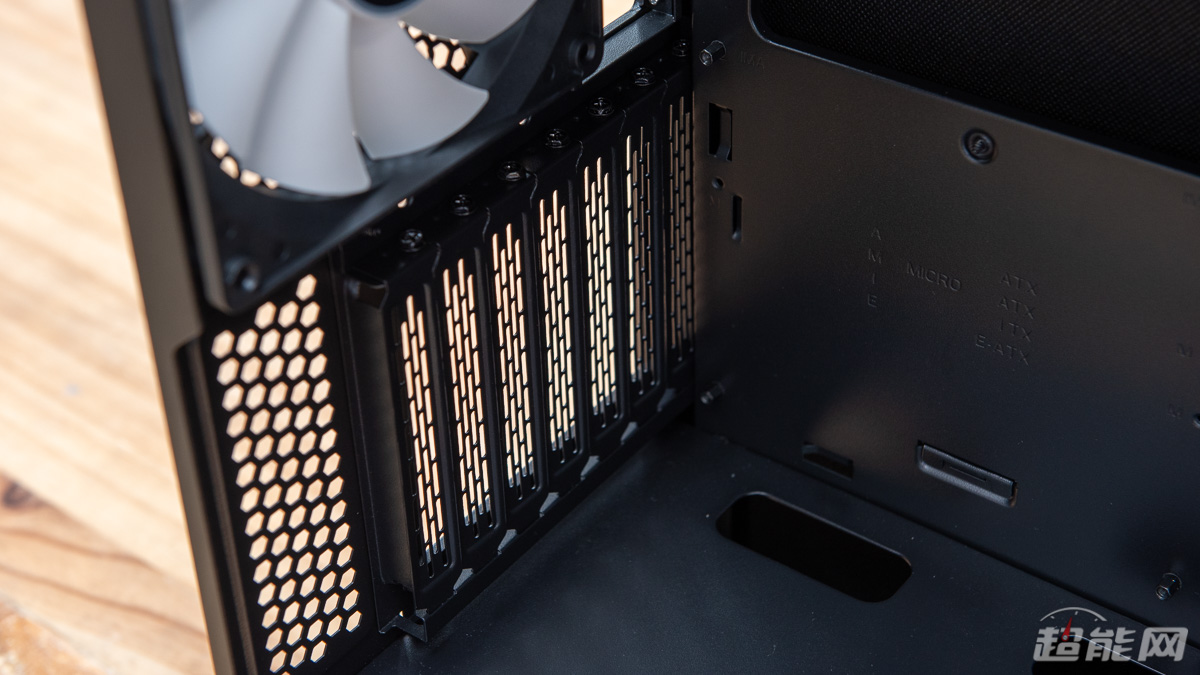 先马黑洞X机箱评测：安静又好用的高性价比之选