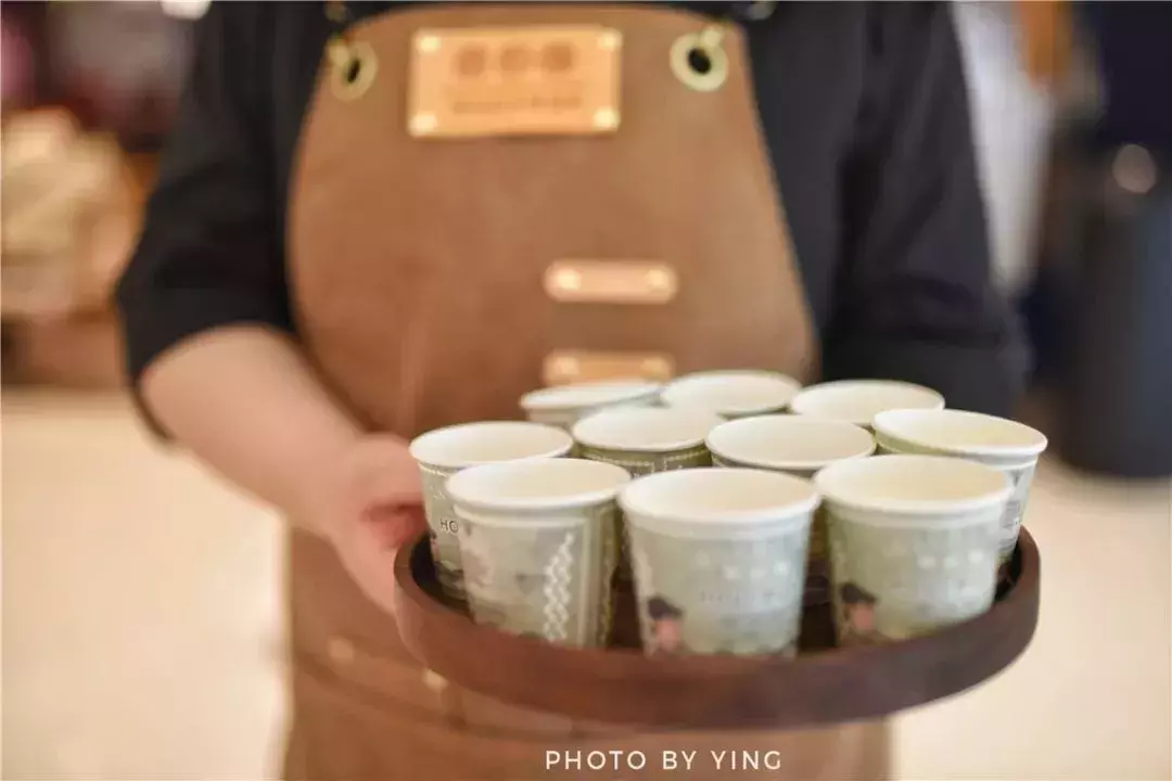 排断腿的茶饮“砖家”侯彩擂来西安了，没喝过你还敢自称吃货？