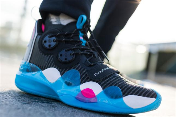 国产太帅了！拉塞尔专属鞋款用心了，安踏发力板鞋，米切尔4曝光