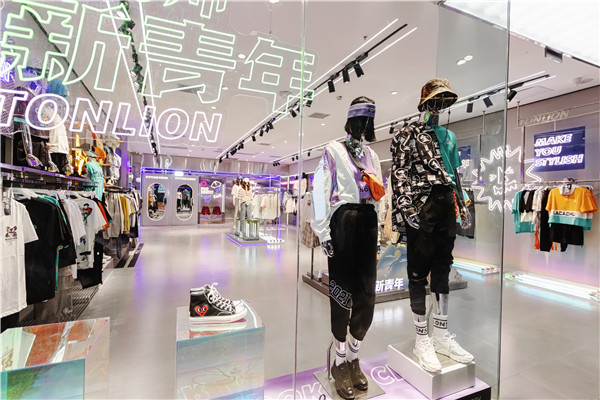 新国潮时代成功俘获新生代的心，休闲装龙头唐狮的秘诀是什么？