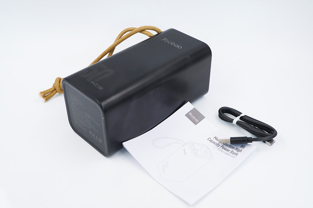 拆一款巨无霸移动电源，充一次电用一周，看看用料做工怎么样