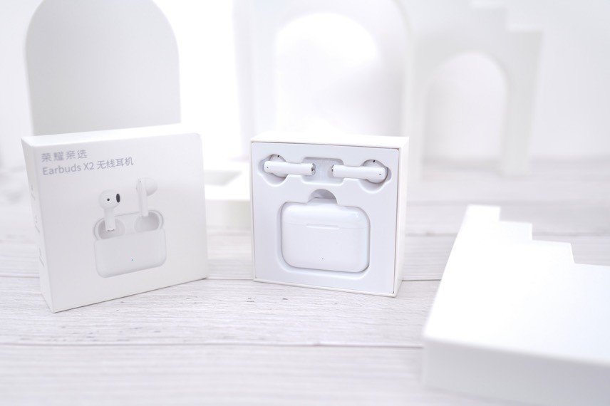 荣耀亲选Earbuds X2上手体验：半入耳很舒服