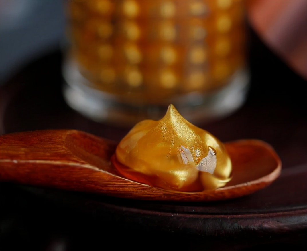 眼霜用得好不显老！4种适合40岁女人的眼霜，好用还不贵