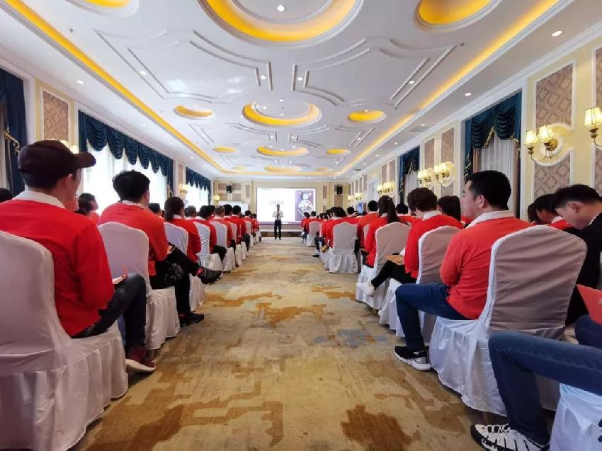 做不一样的麻辣烫，把店开遍全球，这个品牌底气在哪？