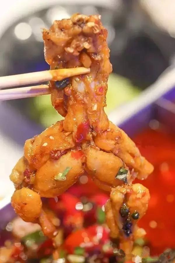 火锅分类哪家强、 牛蛙火锅杆杠强！开店模式与市场分析
