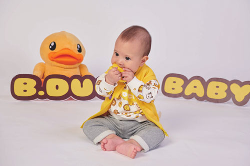 小黄鸭新品上市 舒适时尚 趣味可爱