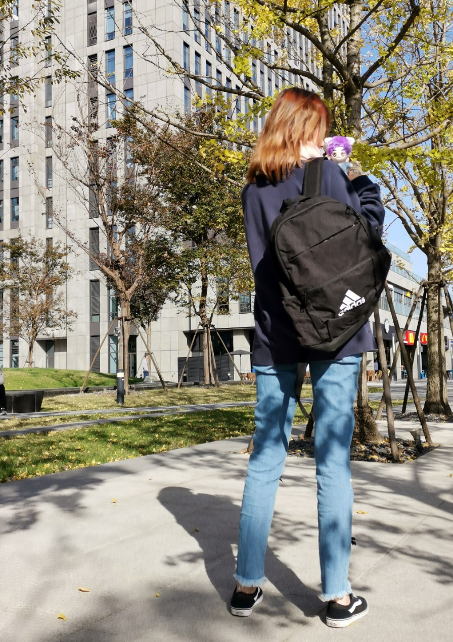 Adidas的学生必buy双肩包：冬天解放双手的秘密