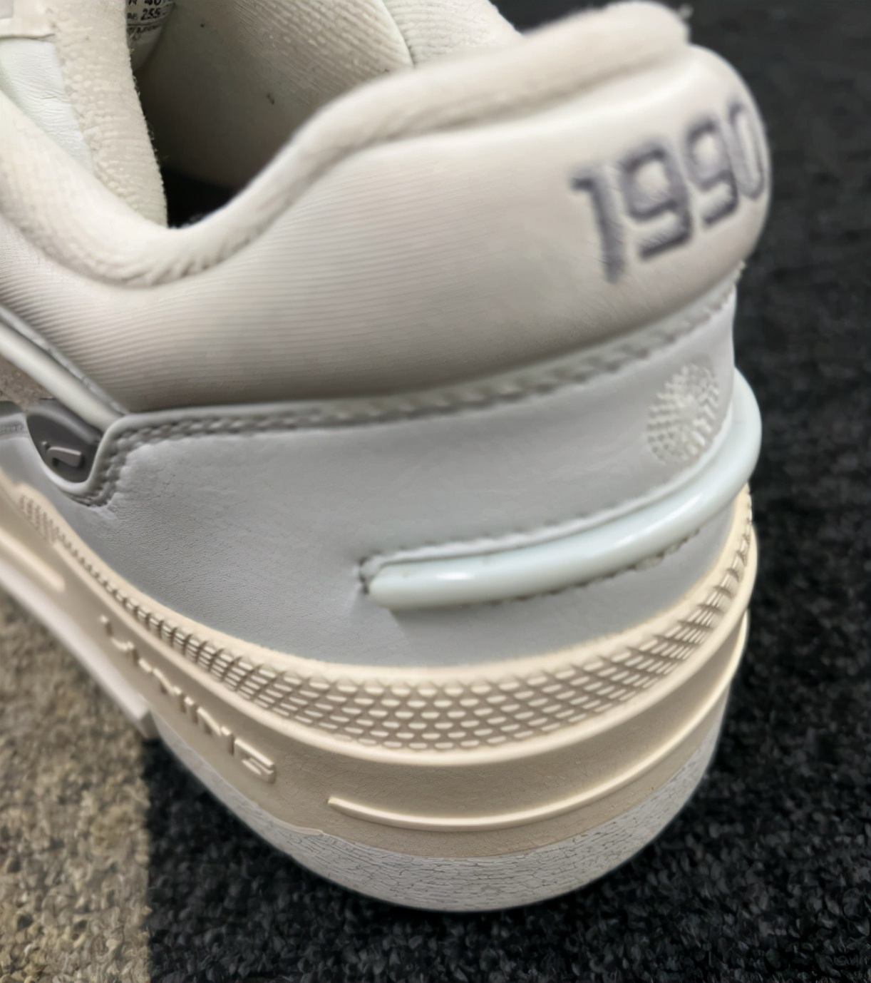 新品！李宁新板鞋好帅，匹克大三角好喜庆，安踏新科技超越李宁？