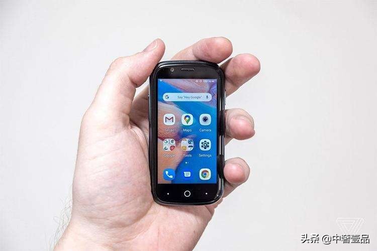 盘点世界上最小的5款手机，尺寸只有拇指大小，却功能强大