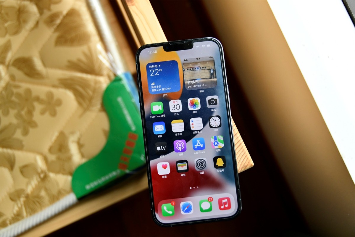 10倍光学变焦+120Hz屏，三星旗舰跌价2100元，iPhone 13 Pro不香了