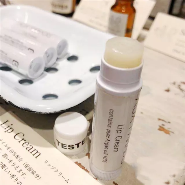 在这个寒冷干燥的冬天唇膏应该怎么选？