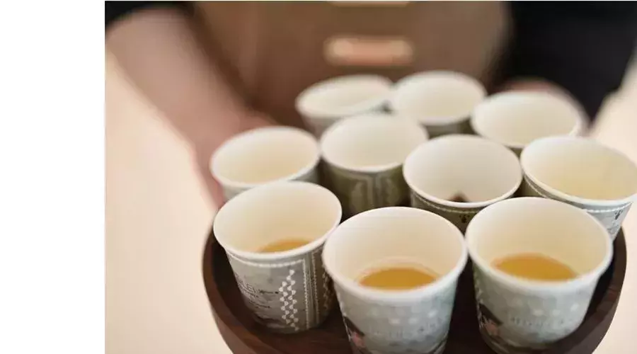 排断腿的茶饮“砖家”侯彩擂来西安了，没喝过你还敢自称吃货？