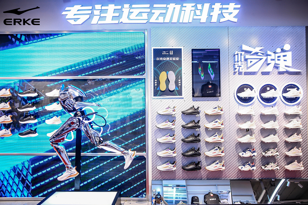 国货再崛起，鸿星尔克也卖断货？最值得买的3款跑鞋，平价又好穿