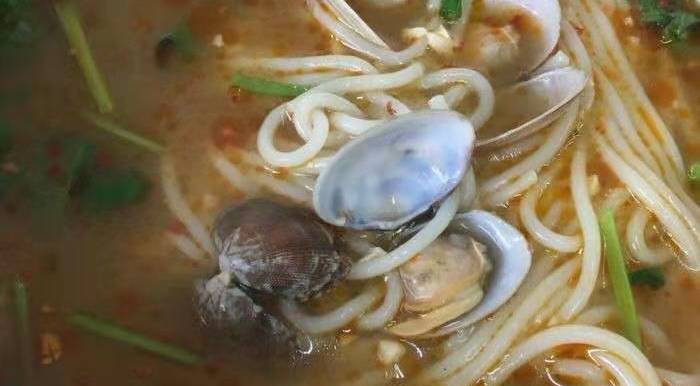 合肥的这家花甲米线，历经数年，从小摊卖到店面，你一定吃过