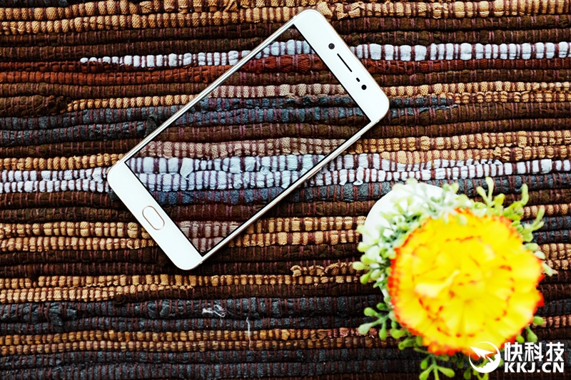 自拍残暴！最火国产智能手机vivo X7深度评测：2498元