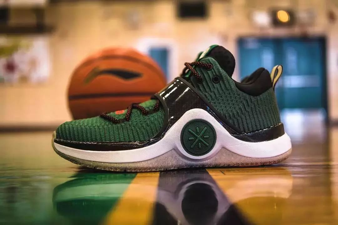 李宁又去走秀了！韦德9代休闲版曝光，烈骏6代来袭，产品很惊艳